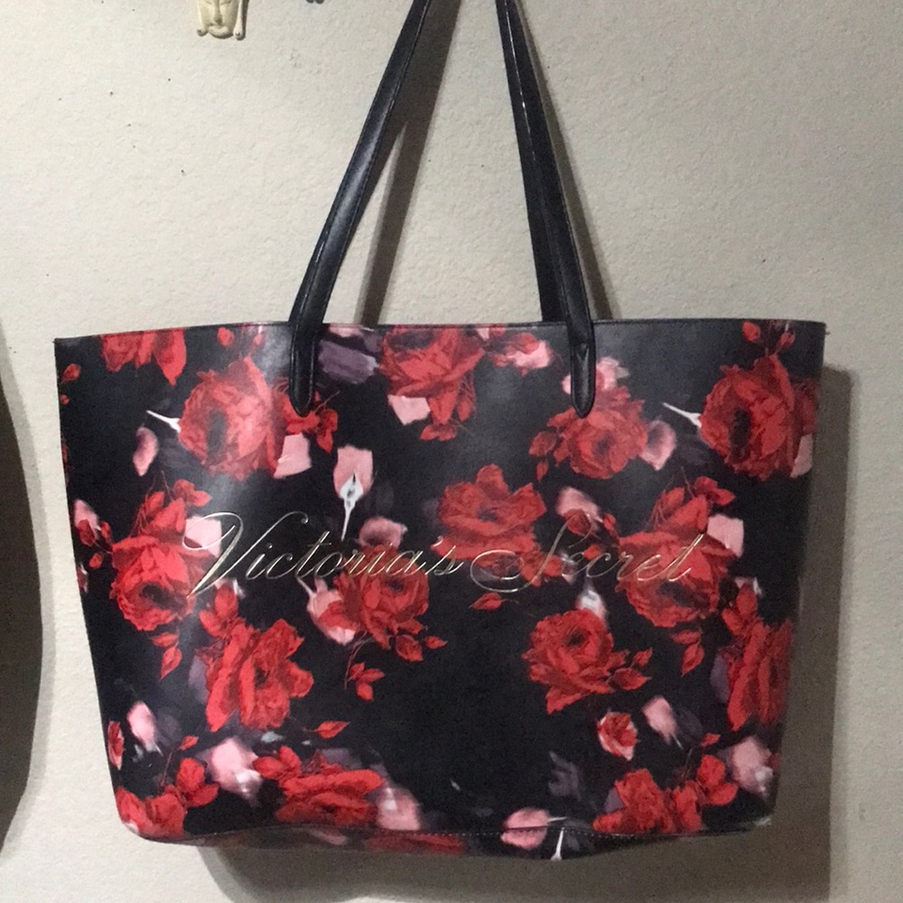 Victoria’s Secrets tote